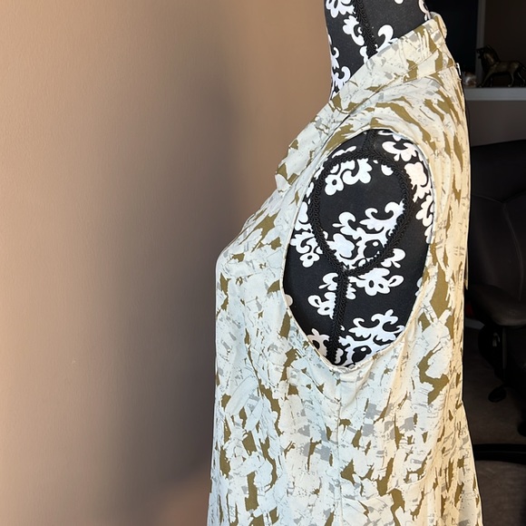 Cabi Flurry Top (style 4356) - Picture 7 of 13